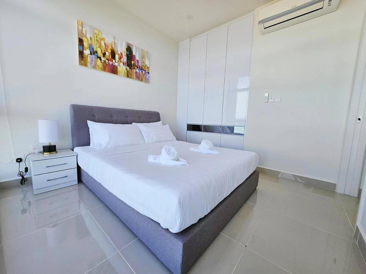 Sunset Seaview At Centre Apartemen *